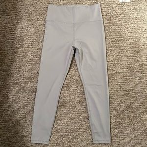 Vuori Ribbed Gray Legging. Size Large. Like-new.